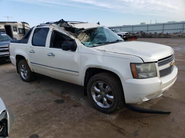 3GNFK32099G173518 - 2009 CHEVROLET AVALANCHE K1500 LTZ WHITE photo 4