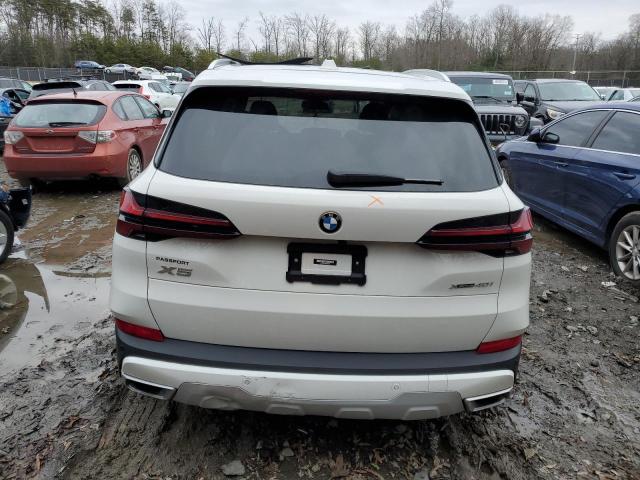 5UX23EU06R9S80604 - 2024 BMW X5 XDRIVE40I WHITE photo 6