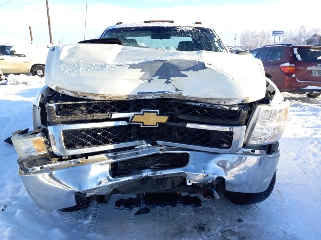 1GC2KVCG4DZ190024 - 2013 CHEVROLET SILVERADO K2500 HEAVY DUTY WHITE photo 5