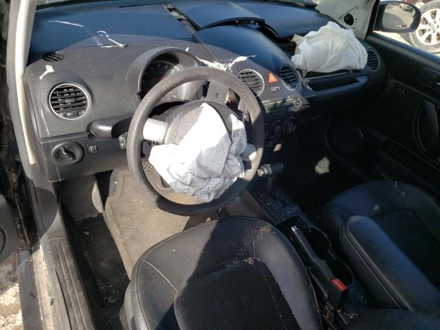 3VWPW3AG0AM017953 - 2010 VOLKSWAGEN NEW BEETLE BLACK photo 8