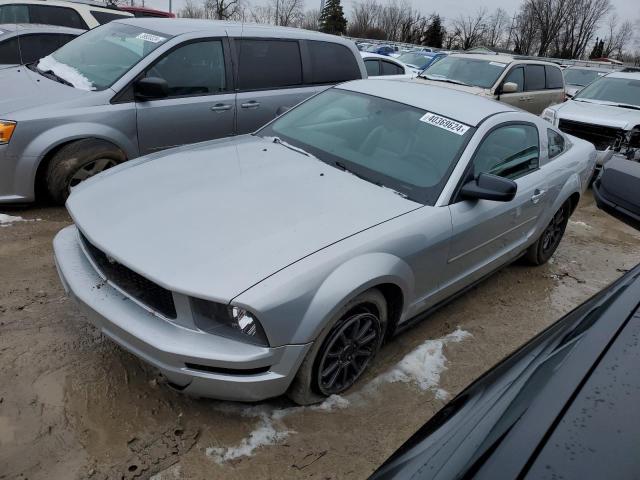 1ZVFT80N855202197 - 2005 FORD MUSTANG SILVER photo 1