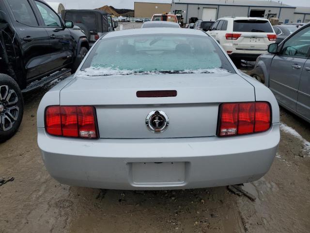 1ZVFT80N855202197 - 2005 FORD MUSTANG SILVER photo 6