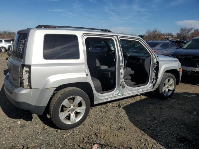 1C4NJPFA9CD511960 - 2012 JEEP PATRIOT LATITUDE SILVER photo 3