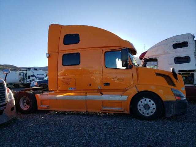 4V4NC9GH35N409329 - 2005 VOLVO VN VNL ORANGE photo 9