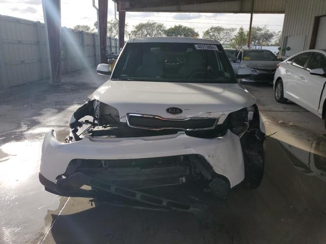 KNDJN2A20E7739711 - 2014 KIA SOUL WHITE photo 5