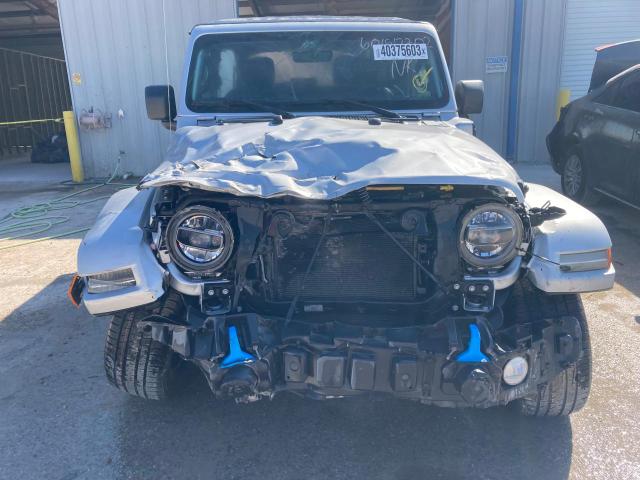 1C4JJXP65NW128971 - 2022 JEEP WRANGLER U SAHARA 4XE SILVER photo 5