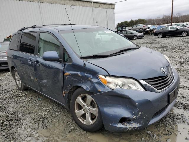 5TDKK3DC2ES451587 - 2014 TOYOTA SIENNA LE BLUE photo 4