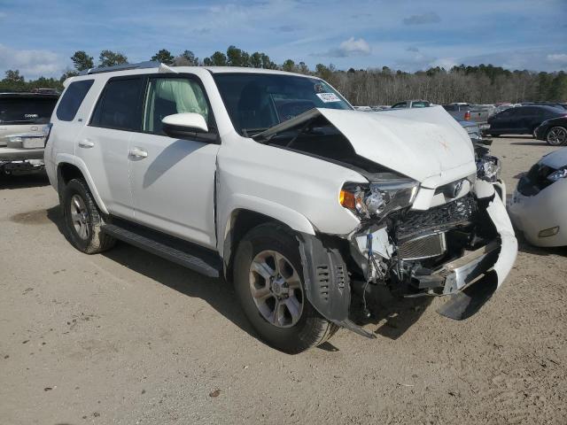 JTEZU5JR7J5175447 - 2018 TOYOTA 4RUNNER SR5 WHITE photo 4