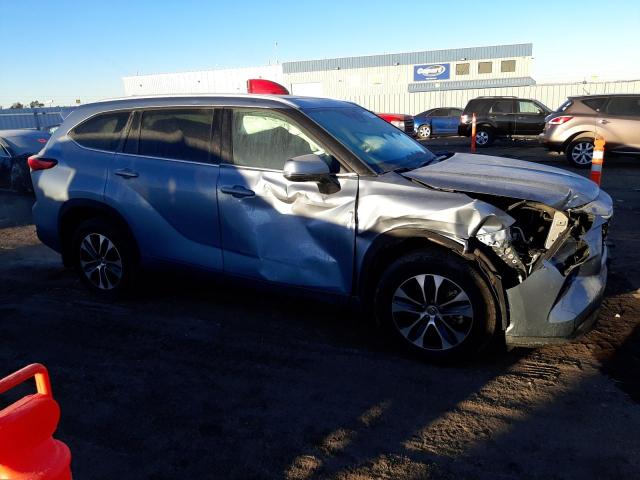 5TDGZRBH8NS163642 - 2022 TOYOTA HIGHLANDER XLE BLUE photo 4