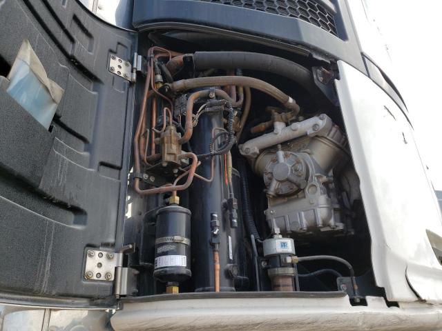 1UYVS2538L6837614 - 2020 UTILITY TL WHITE photo 7