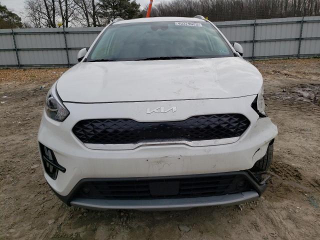 KNDCE3LC2N5520698 - 2022 KIA NIRO EX PREMIUM WHITE photo 5