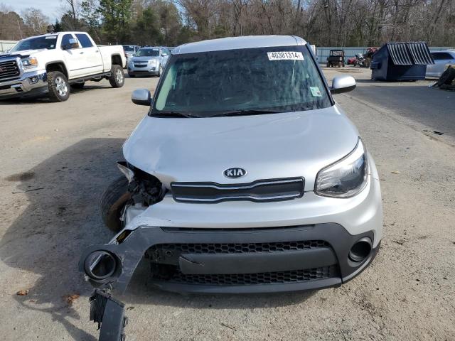 KNDJN2A22K7699076 - 2019 KIA SOUL SILVER photo 5