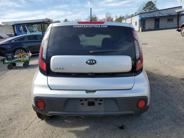 KNDJN2A22K7699076 - 2019 KIA SOUL SILVER photo 6