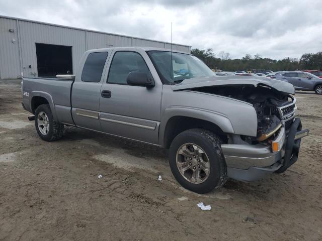 2GCEK19B261113911 - 2006 CHEVROLET SILVERADO K1500 GRAY photo 4