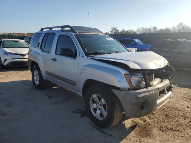 5N1AN0NU1DN811375 - 2013 NISSAN XTERRA X SILVER photo 4