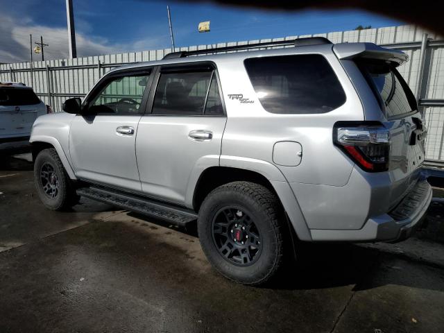 JTEBU5JR3K5669291 - 2019 TOYOTA 4RUNNER SR5 SILVER photo 2