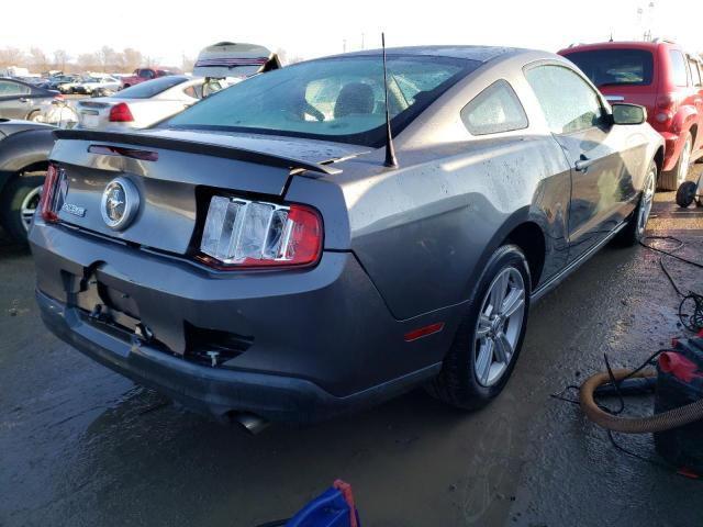 1ZVBP8AN0A5136644 - 2010 FORD MUSTANG GRAY photo 3