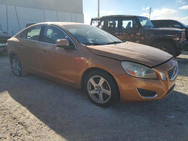 YV1612FS8D2184622 - 2013 VOLVO S60 T5 ORANGE photo 4