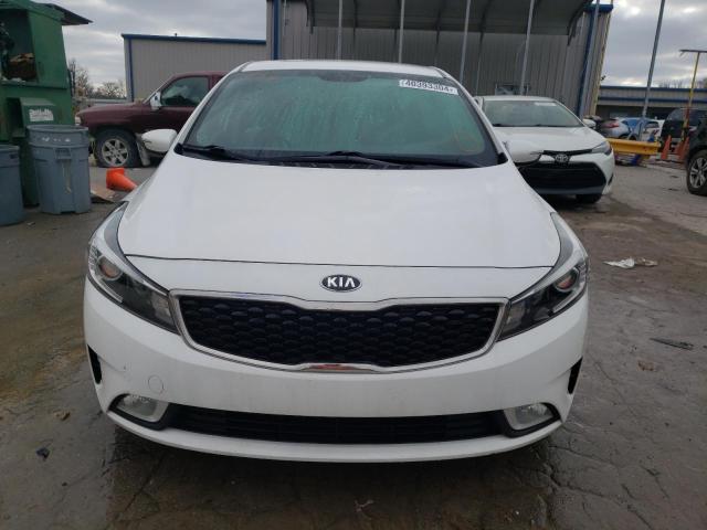 3KPFL4A83HE089059 - 2017 KIA FORTE EX WHITE photo 5