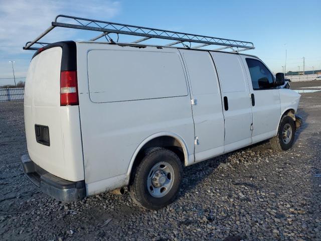 1GCWGFCG8B1142532 - 2011 CHEVROLET EXPRESS G2 WHITE photo 3