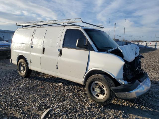 1GCWGFCG8B1142532 - 2011 CHEVROLET EXPRESS G2 WHITE photo 4