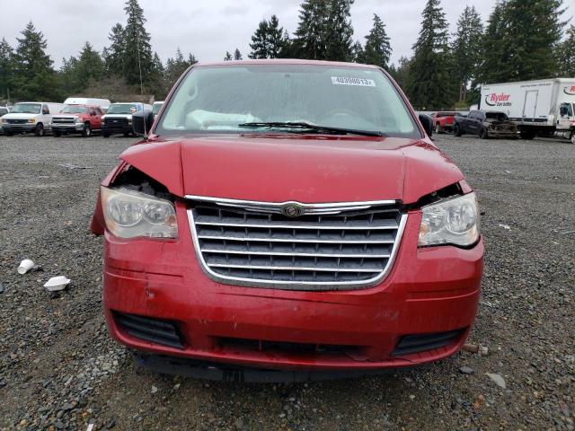 2A4RR4DE5AR250281 - 2010 CHRYSLER TOWN & COU LX RED photo 5