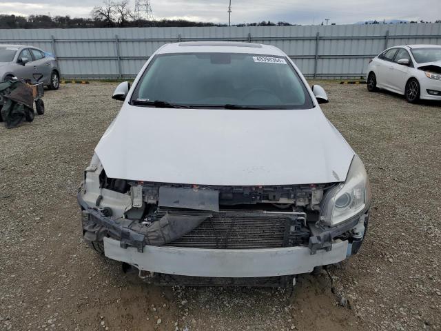 W04G15GV1B1046857 - 2011 BUICK REGAL CXL WHITE photo 5