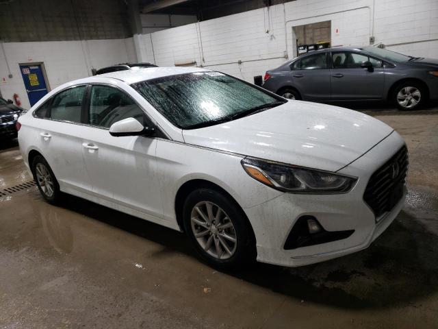 5NPE24AF3KH772458 - 2019 HYUNDAI SONATA SE WHITE photo 4