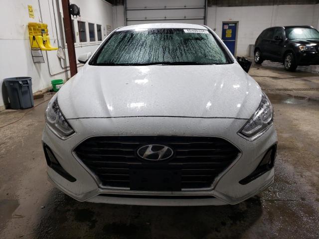 5NPE24AF3KH772458 - 2019 HYUNDAI SONATA SE WHITE photo 5