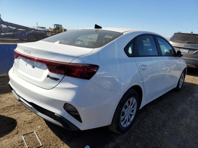 3KPF24AD7RE728495 - 2024 KIA FORTE LX WHITE photo 3