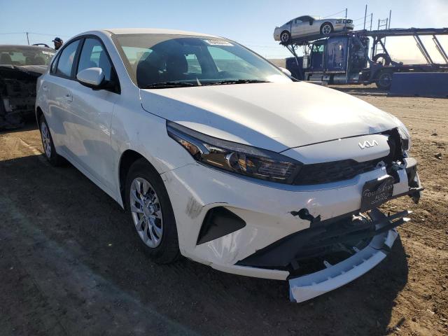 3KPF24AD7RE728495 - 2024 KIA FORTE LX WHITE photo 4