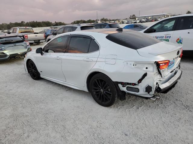 4T1KZ1AK2MU058397 - 2021 TOYOTA CAMRY TRD WHITE photo 2