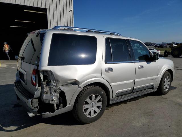 5LMFU28R24LJ38276 - 2004 LINCOLN NAVIGATOR 银色 照片 3