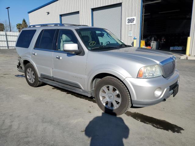 5LMFU28R24LJ38276 - 2004 LINCOLN NAVIGATOR 银色 照片 4