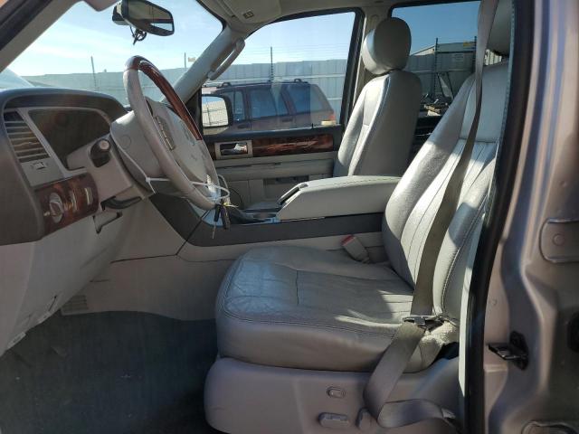 5LMFU28R24LJ38276 - 2004 LINCOLN NAVIGATOR 银色 照片 7