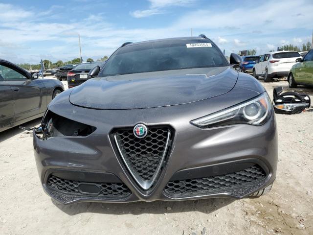 ZASFAKNN0J7B68065 - 2018 ALFA ROMEO STELVIO TI SPORT GRAY photo 5