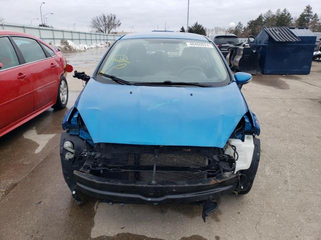 3FADP4EJXGM138924 - 2016 FORD FIESTA SE BLUE photo 5