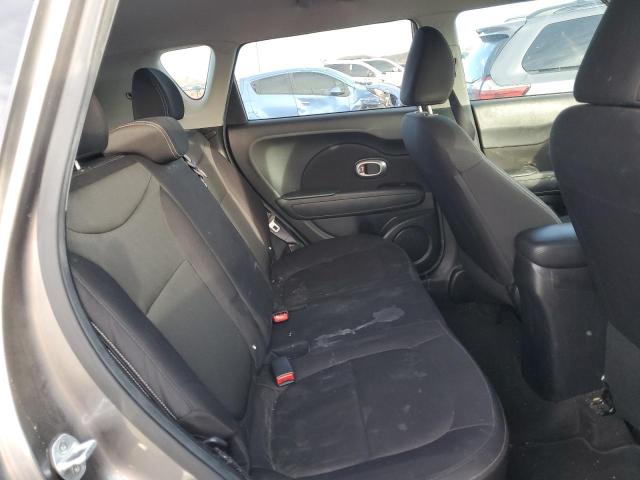 KNDJN2A23F7214756 - 2015 KIA SOUL SILVER photo 10