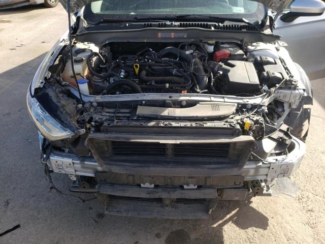 3FA6P0HD2KR255562 - 2019 FORD FUSION SE SILVER photo 11