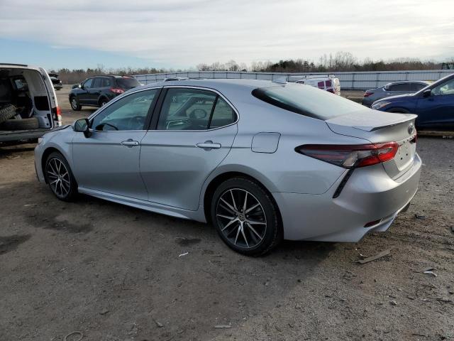 4T1G11AK7PU155225 - 2023 TOYOTA CAMRY SE NIGHT SHADE SILVER photo 2