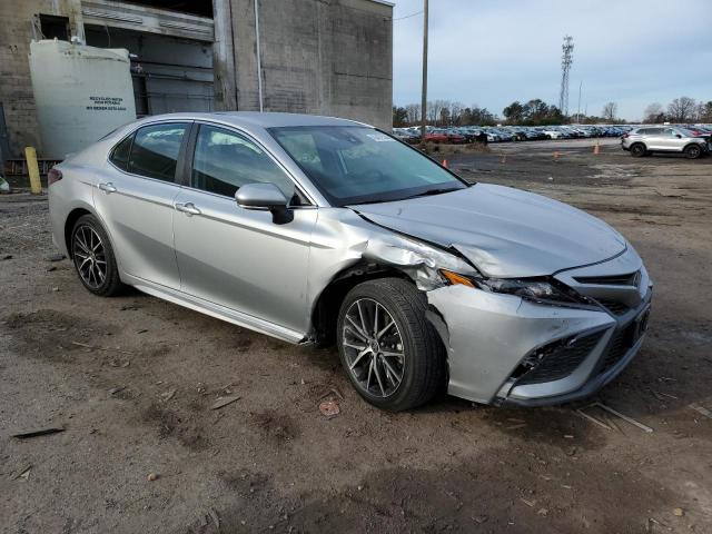 4T1G11AK7PU155225 - 2023 TOYOTA CAMRY SE NIGHT SHADE SILVER photo 4