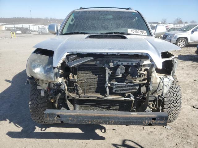 JTEBT14R240032951 - 2004 TOYOTA 4RUNNER SR5 SILVER photo 5