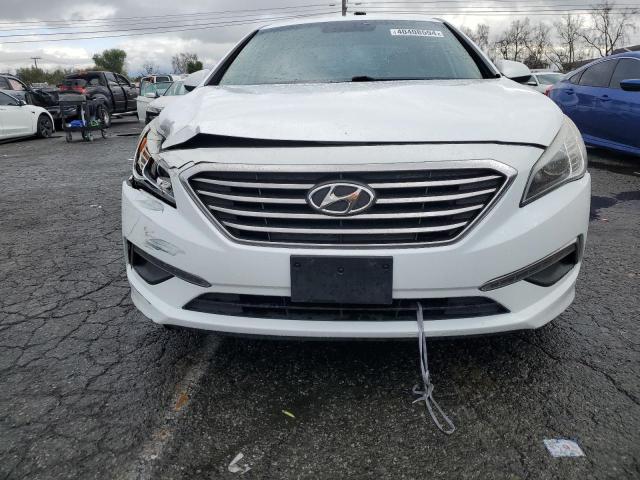 5NPE24AF3FH210291 - 2015 HYUNDAI SONATA SE WHITE photo 5