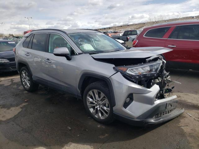 2T3A1RFV1LC109271 - 2020 TOYOTA RAV4 XLE PREMIUM SILVER photo 4