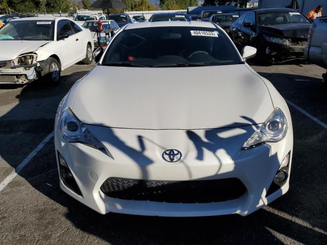 JF1ZNAA13F9700319 - 2015 TOYOTA SCION FR-S თეთრი ფოტო 5