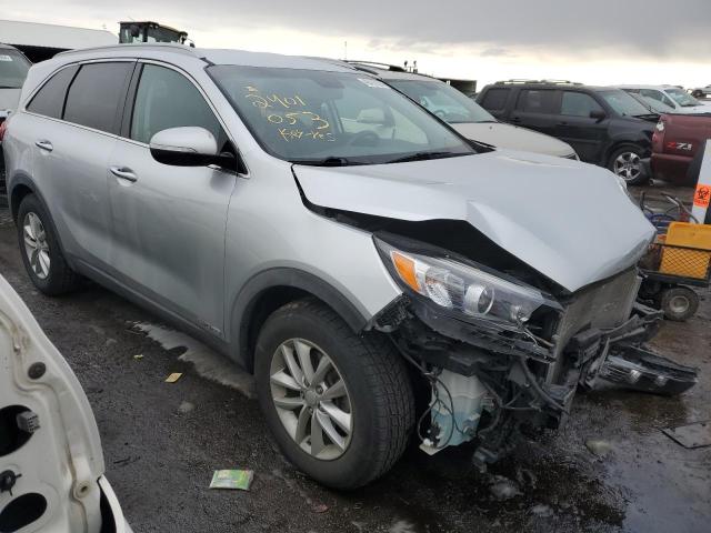 5XYPGDA56HG225623 - 2017 KIA SORENTO LX SILVER photo 4