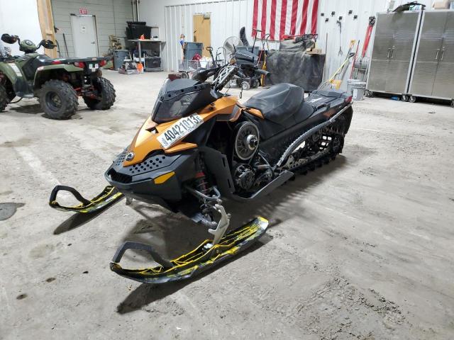 2BPSCHAC0AV000070 - 2010 SKI DOO SUMMIT X BLACK photo 2