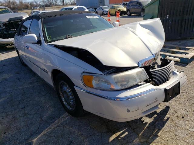 1LNHM83W1YY809506 - 2000 LINCOLN TOWN CARTIER WHITE photo 4