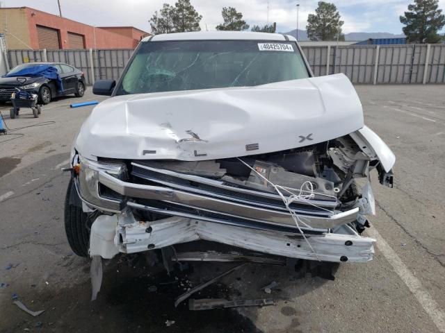 2FMGK5B8XHBA05351 - 2017 FORD FLEX SE WHITE photo 5