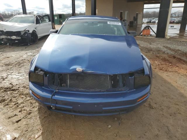 1ZVFT80N565247034 - 2006 FORD MUSTANG BLUE photo 5